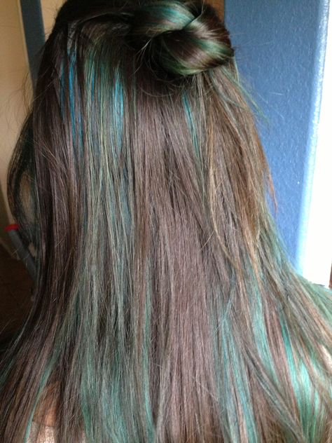 Pretty aqua highlights Blue Hidden Highlights, Aqua Blue Hair Highlights, Brown Hair With Aqua Highlights, Mermaid Highlights Brunette, Aquamarine Highlights Brown Hair, Brown And Aqua Aesthetic, Light Brown Hair With Teal Highlights, Brown And Aqua Hair, Blue And Green Highlights In Black Hair