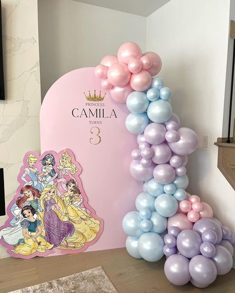 Simple Princess Backdrop Ideas, Princess Garland Balloons, Pastel Color Princess Party, Princesses Birthday Party Decorations, Princess Theme Balloon Arch, Simple Princess Birthday Decorations, Princess Theme Birthday Backdrop, Princesses Theme Birthday Party, Princess Backdrop Birthday