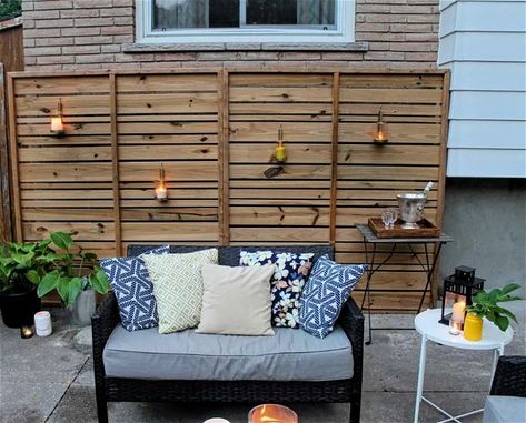 25 Cheap DIY Outdoor Privacy Screen Ideas - Suite 101 Campsite Privacy Ideas, Diy Outdoor Privacy Wall, Free Standing Privacy Screen, Diy Outdoor Privacy Screen, Outdoor Privacy Screen Ideas, Privacy Wall Outdoor, Diy Outdoor Privacy, Privacy Screen Ideas, Privacy Screen Deck