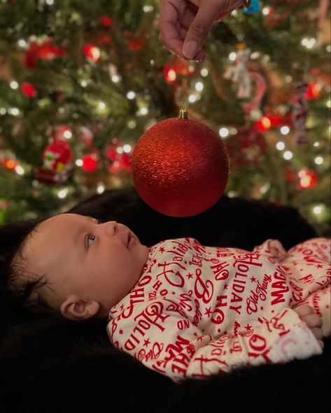 recreating photoshoots with my 2 month old for christmas cards 2 Month Old Christmas Photos, Christmas Photo Ideas, Old Christmas, Holiday Baby, Christmas Photo, Baby Photoshoot, Baby Photo, Christmas Photos, Baby Photos