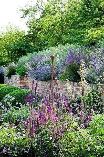 Cottage Gardening, Country Garden Design, Country Garden Decor, Potager Garden, Cottage Garden Design, Walled Garden, English Cottage Garden, English Country Gardens, The Secret Garden