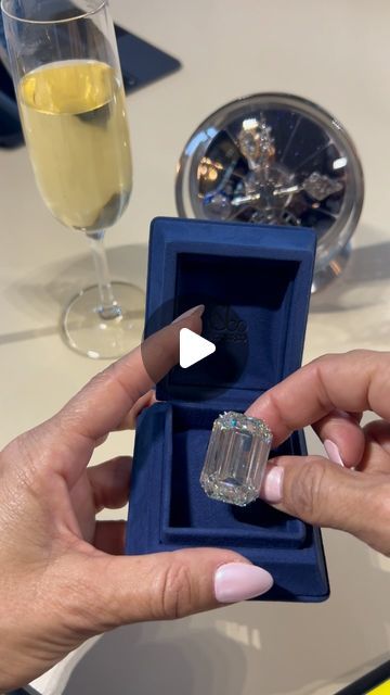 TRACEY ELLISON on Instagram: "IF YOU 100 CARATS IS TOO BIG… WE CAN’T BE FRIENDS!😉 @jacobandco is known to create the exceptional- exceptional timepieces, and exceptional jewelry. This 100 carat emerald cut diamond ring certainly fits into that category! It’s always a joy to view @jacobandco_jewelry , whether it is rare diamonds  like this one, or beautifully crafted fine jewelry like their evil eye collection, it’s always a special feeling when you are wearing @jacobandco ! 👏🏻👏🏻💎💎❤️❤️" Diamond Jewelry Aesthetic, Huge Engagement Rings, Huge Diamond Rings, Rare Diamonds, Emerald Cut Diamond Ring, Emerald Cut Diamond, Emerald Cut Diamonds, Emerald Cut, Evil Eye