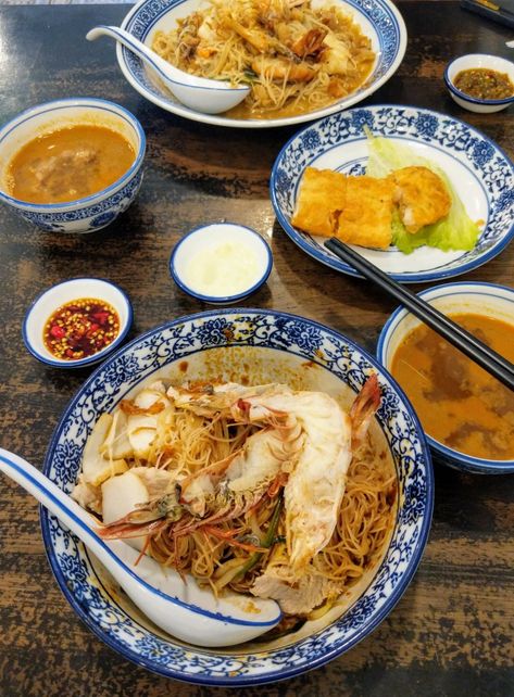 #singaporean #singapore #noodles #food #foodie #travel #travelguide Singapore Aesthetic Food, Singapore Food Street, Kopitiam Singapore, Singapore Street Food, Food In Singapore, Singaporean Food, World Street Food, Culture Project, Singapore Trip