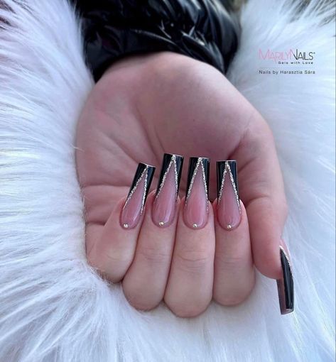 V Tip Acrylic Nails Coffin, Black V Tip Nails, Baddie Black French Tip Nails, Long Black French Tip Nails With Gems, Xl Black French Tip Nails, Long Black Nails With Charms, Black Acrylic Nails Coffin Y2k, V Tip Nails, Stiletto Nails Black