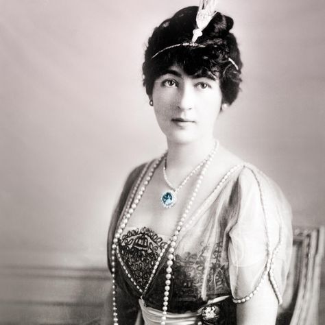 The Secret History Of The Hope Diamond: How Pierre Cartier Sold A Cursed Jewel Hope Diamond, Historical Jewellery, Older Fashion, The Secret History, The Hope, French Blue, Crown Jewels, Infamous, Blue Diamond