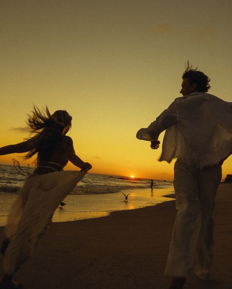 @taliaskye & @r.makalii in golden hour🌞 Golden Hour Couples Shoot, Beach Moodboard, Best Quotes Images, Beach Pic, Couples Shoot, Sun Set, Couple Photoshoot, Quotes Images, I Deserve