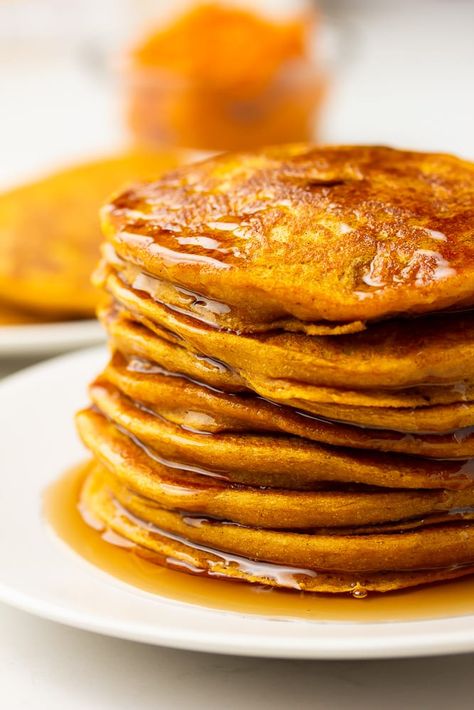 These Vegan Pumpkin Pancakes are the ultimate Fall breakfast! Bursting with pumpkin pie flavor, so moist, fluffy, and easy to make. Vegan Fall Recipes, Pumpkin Chocolate Chip Pancakes, Vegan Pumpkin Pancakes, Vegan Caramel Apple, Vegan Sweet Potato Pie, Vegan Pumpkin Cookies, Nora Cooks, Vegan Apple Cake, Heal Your Soul