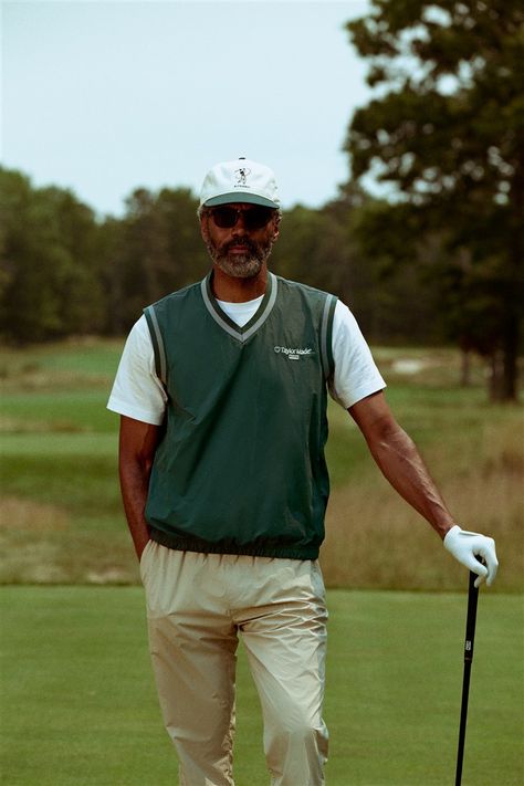 Golfer Aesthetic Men, Old Golf Outfits, Golf Course Photoshoot Fashion, Golf Outfits Man, Classy Golf Outfit Men, Men Golfing Outfit, Golf Outfits Men Fashion, Golf Shorts Outfit Men, Golf Style Men Vintage