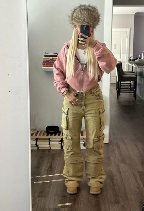 Outfit That Describe Me, Cargo Pants And Varsity Jacket, Uggs And Cargos, Streetwear Inspiration Women, Baddie Street Wear Outfits, Cool Outfit Ideas For Women, Tuff Outfits For Women, Tomboy Clothing Style, Cute Varsity Jacket Outfits