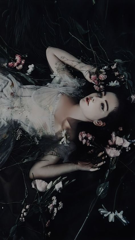 Dark Famine, Gothic Photoshoot Ideas Studio, Dark Goth Photoshoot, Gothic Fashion Photography, Goth Fairy Photoshoot, Goth Photoshoot, Gothic Photoshoot, Gothic Forest Photoshoot, Goth Forest Photoshoot