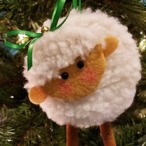 Lamb Ornament, Material Crafts, Jesse Tree Ornaments, Felted Sheep, Celtic Ornaments, Jesse Tree, Pom Pom Crafts, Felt Christmas Ornaments, Christmas Ornaments Homemade