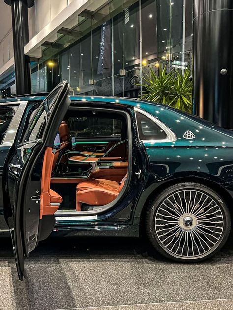 Mercedes-Benz & Maybach Fans on X: "Definition of Luxury: MAYBACH S-CLASS 📸: @agr_65 (IG) https://t.co/cY7aVkV9pB" / X Onyx Aesthetic, Quotes Car, Fastest Car, Mercedes Benz Maybach, Luxury Cars Rolls Royce, New Luxury Cars, Car Quotes, Car Drawing, Top Luxury Cars