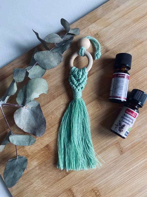 Diy Macrame Air Freshener, Macrame Car Diffuser Diy, Macrame Car Charm, Diffuser Diy, Diy Essential Oil Diffuser, Car Diffuser Essential Oils, Car Diffuser, Macrame Hanging, Diy Essential Oils