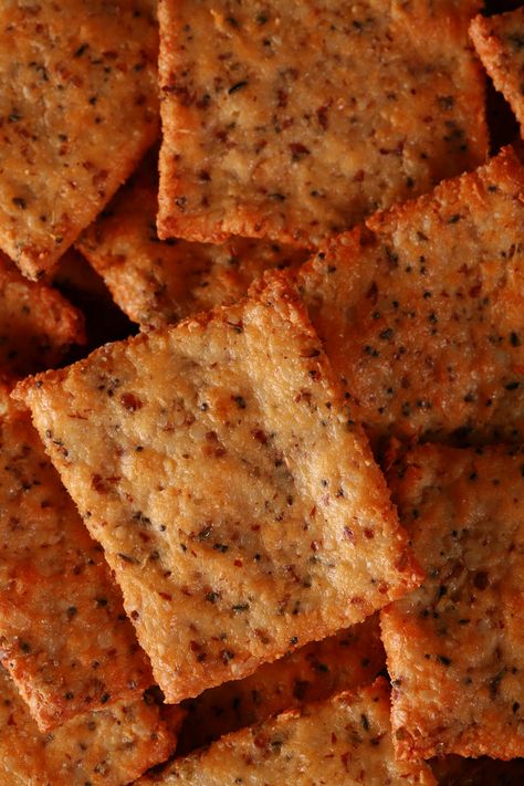 Gluten Free Cracker Recipe, Veggie Crackers, Keto Crackers Recipe, Keto Crackers, Cream Crackers, Low Carb Crackers, Recipe Low Carb, Crackers Recipe, Gluten Free Crackers