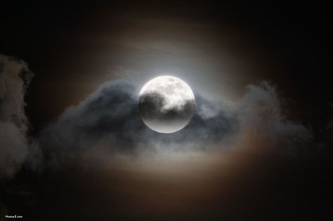 Inspiration for the full moon in my soon to be new tattoo! :) Night Full Moon, Clouds Tattoo, Spooky Moon, Full Moon Tattoo, Me Waiting, Tattoo Moon, Girls With Sleeve Tattoos, Keep Shining, Full Moon Night