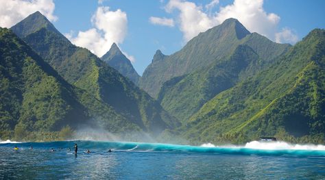 Tahiti....teahupoo  surf spot  # Surfline  Didnt surf it, but watched my bro drop in! Loved the beach! Summer Dream, In The Ocean, Pics Art, Pretty Places, Tahiti, Travel Dreams, Pretty Pictures, Beautiful World, Plein Air