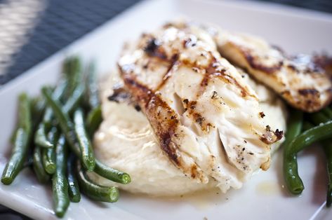 Grilled fillet of fish Swank Diet, Grilled Fish Recipes, Tilapia Recipes, Diner Recept, Broiled Fish, Low Carb Vegetables, Ginger Recipes, Grilled Fish, Idee Pasto Sano