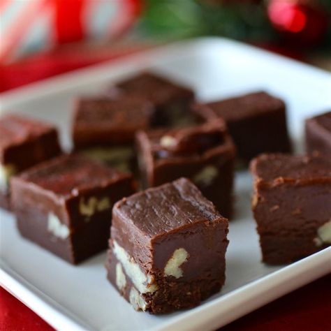 Creamy Chocolate Fudge, Fantasy Fudge, Best Fudge Recipe, Holiday Fudge, Microwave Fudge, Homemade Toffee, Fudge Recipes Chocolate, Christmas Fudge, Desserts Vegan