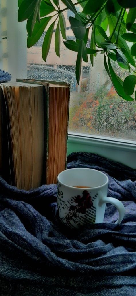 Cod Oc, Autumn Books, Photography Tea, Books And Tea, Books Photography, Tea Wallpaper, Book Reference, Good Morning Tea, Rainy Day Aesthetic