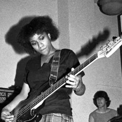 50ftquennie on Instagram: "Toni Young of DC Punk band Red C in 1980. 📸Susie J. Horgan #toniyoung #redc #punkrockqueen #punk #punkrock" Play That Funky Music, The Boogie, Female Musicians, Punk Bands, Oc Ideas, Punk Rock, Music Artists, Bass, Musician