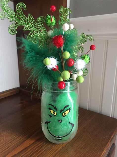 Grinch Christmas Decorations - DIY Cuteness Grinch Diaper Cake, Grinch Party Centerpieces, Grinch Birthday Party Centerpieces, Cricut Grinch Projects, Grinch Decorating Ideas, Grinch Crafts For Kids, Grinch Centerpiece, Grinch Birthday, Diy Grinch