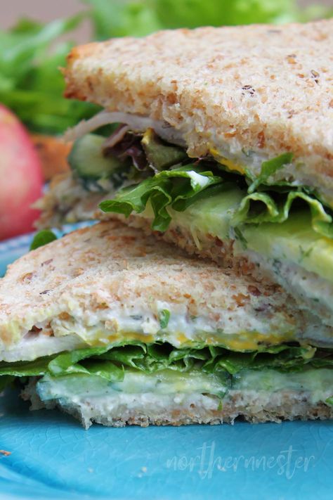 This Chicken Ranch Sandwich is so full of flavor, you won't even miss the butter, mayo, or cheese! A portable THM E lunch, perfect for paring with fruit! Chicken Ranch Sandwich, Ranch Sandwich, Spicy Sweet Potato Soup, Thm E, Thm Dinner, Trim Healthy Momma, Chicken Ranch, Lean Chicken, Trim Healthy Mama Recipes