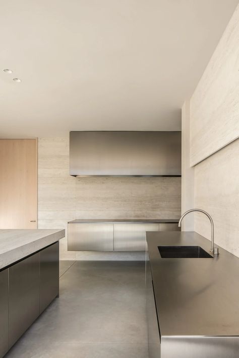 Marie Stadsbader Designs Ultra-Minimal Kitchen For Interior Design Studio Diapal - IGNANT Bulthaup Kitchen, Barn Kitchen, Minimal Kitchen, Timber Panelling, 아파트 인테리어, Stainless Steel Kitchen, Architectural Digest, Interior Design Studio, Elle Decor