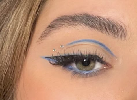 Aesthetic Blue Eyeshadow, Blue Eye Make Up Aesthetic, Blue Eye Makeup Looks Natural, Rhinestone Blue Makeup, Eyeliner And Rhinestone Makeup, Blue Eyeliner With Eyeshadow, Shadow Eyeliner Makeup, Makeup Looks With Blue Eyeshadow, Blue Cheer Makeup