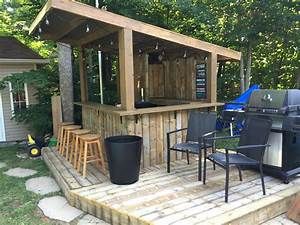 Tiki Bars Backyard, Backyard Bar Shed, Bar Backyard, Outdoor Bar And Grill, Bbq Shack, Outdoor Tiki Bar, Shed Landscaping, Diy Outdoor Bar, Bar Shed