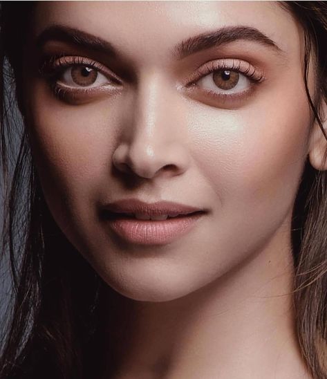 Amazing Beauty... 💕💕💕❣️❣️💖💖 . . @deepikapadukone . . #deepikapadukone #face #beautyfullgirl . . ➡️Follow for more 👉@celebshub ➡️Follow for… Deepika Ranveer, Dipika Padukone, Deepika Padukone Style, Boom Boom, Beautiful Lips, Bollywood Actors, Bollywood Celebrities, Deepika Padukone, Beautiful Eyes