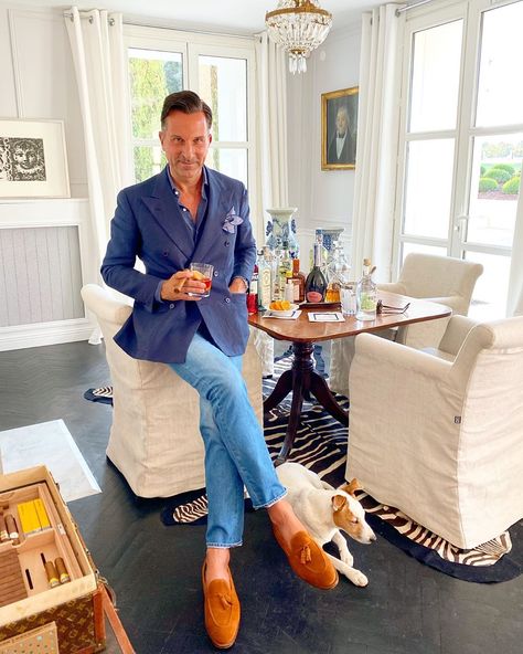 Alexander Kraft’s Instagram photo: “Wrapping up the day with a quick shoot of a new #KraftAtHome video in which I show how to mix my favorite drink (a Negroni Sbagliato,…” Manly Style, Mens Summer Outfits, Negroni, Sport Coat, Favorite Drinks, Mens Summer, Alexander, Spring Fashion, Summer Outfits