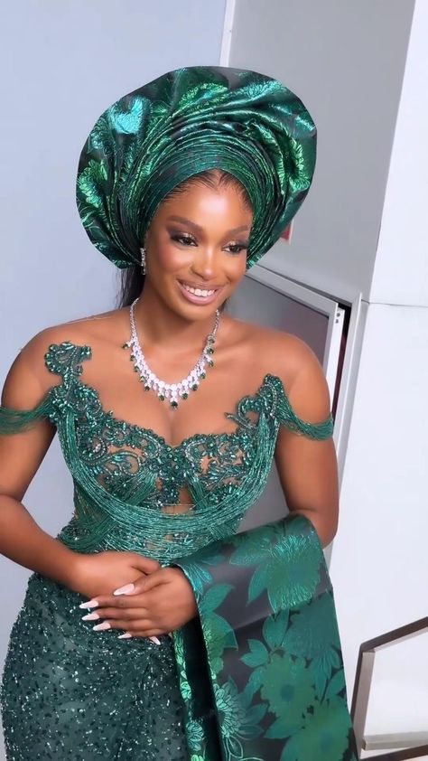 Green Asoebi, Nigerian Wedding Guest, African Prom Dresses Ankara, Nigerian Traditional Dresses, Nigerian Dress Styles, Asoebi Style, Nigerian Wedding Dress, Nigerian Dress, African Party Dresses