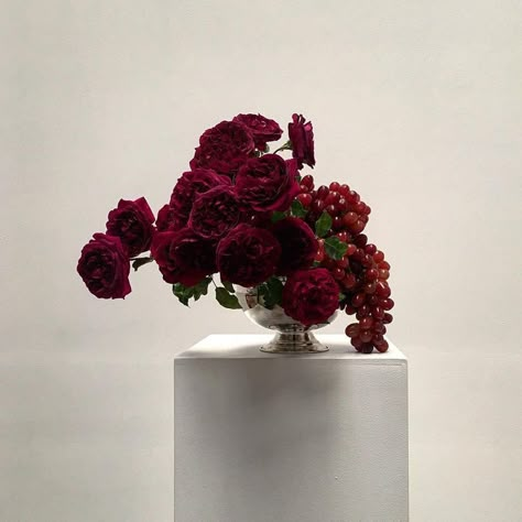 Lisa Cooper, Red Flower Arrangements, Red And White Weddings, Ikebana Arrangements, Arte Floral, Red Wedding, Ikebana, Flower Arrangement, My Flower