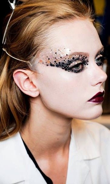 Christian Dior autumn/winter 2011 couture | Backstage beauty | makeup by Pat McGrath @patmcgrathreal Gala Makeup, Masquerade Makeup, Catwalk Makeup, 50s Makeup, Fashion Show Makeup, Pat Mcgrath Makeup, Billy B, Frida Gustavsson, Silver Makeup