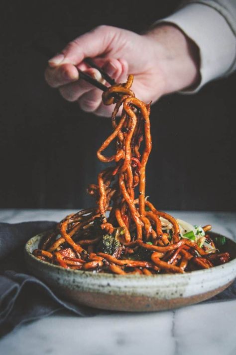 add some siracha next time! And some green onions as well !! Pan Noodles Recipe, Japanese Pan Noodles, Pan Noodles, Tasty Noodles Recipe, Vegetarian Japanese, Meatless Monday Recipes, Shiitake Mushrooms, Udon Noodles, Idee Pasto Sano