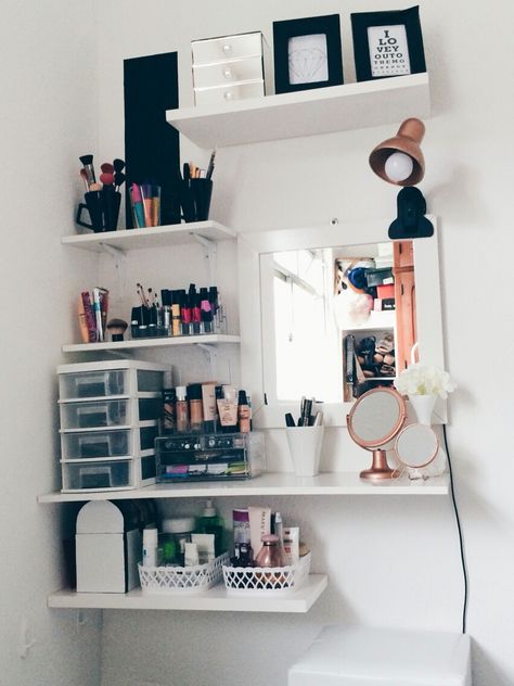 Beauty Organization, Diy Vanity, Vanity Room, Makeup Rooms, Small Bathroom Decor, Cute Room Decor, Decor Minimalist, Room Ideas Bedroom, Room Decor Bedroom