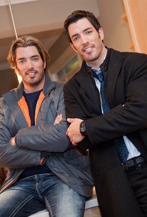 Drew Scott and Jonathan Silver Scott in Property Brothers: Christine & John (2011) Jacinta Kuznetsov, Hgtv Property Brothers, Jonathan Silver Scott, Property Brother, Douglas Booth, Scott Brothers, Great Scott, Drew Scott, Rowan Blanchard