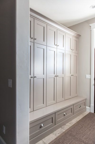 Basement Storage Cabinets, Hallway Storage Cabinet, Vstupná Hala, Mudroom Cabinets, Laundry Room/mud Room, Mud Room Entry, Mudroom Lockers, Crown Moldings, Mudroom Decor