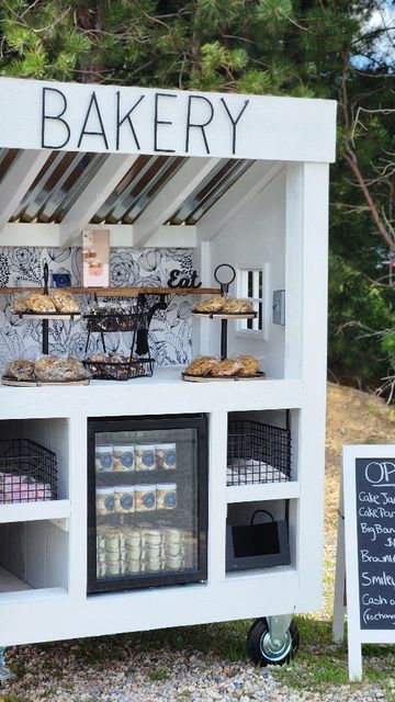 Food Kiosk Design Ideas Outdoor, Bakery Shed Tiny House, Bake Stand Ideas, Microbakery Porch Pickup, Road Side Bakery Stand, Porch Pick Up Bakery, Cookie Pop Up Shop Display, Agribusiness Ideas, Porch Bakery