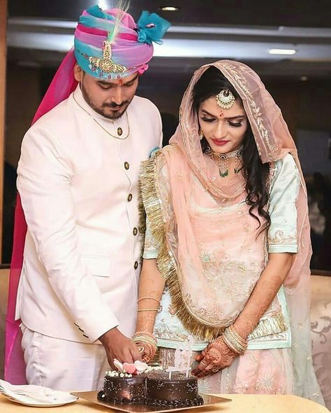 Rajputi Engagement Look, Rajput Couple Royal, Rajputi Baisa Pic, Rajput Couple, Banna And Baisa, Rajputi Culture, Bride Fashion Photography, Man Dress Design, Rajasthani Bride