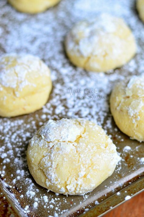 Banana Pudding Chewy Crinkle Cookies from willcookforsmiles.com Vanilla Wafer Banana Pudding, Pudding Parfait Recipes, Apartment Recipes, Tasty Sweets, Will Cook For Smiles, No Bake Banana Pudding, Banana Cookies, Crinkle Cookies, Cookie Tray