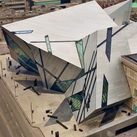 Royal Ontario Museum, Toronto Building Inspiration, Daniel Libeskind, Dune Art, Royal Ontario Museum, Contemporary Building, Modern Architecture Building, Amazing Buildings, Museum Architecture, Unique Architecture