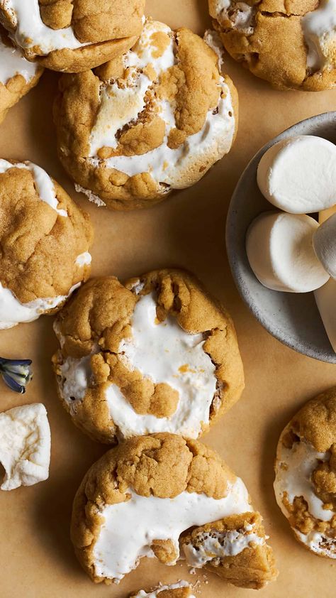 Soft and Chewy Fluffernutter Cookies Peanut Butter Marshmallow Cookies, Fluffernutter Cookies, Diy Cookies, Cookies Peanut Butter, Soft Peanut Butter Cookies, Peanut Butter Marshmallow, Marshmallow Cookies, Hosting Dinner, Candy Popcorn