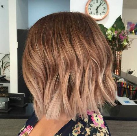 light brown ombre bob                                                                                                                                                      More Ombre Hair Color Bob Haircuts, Textured Bob Balayage, Short Hair Bright Colors, Autumn Hair Colours For Short Hair, Ombre Strawberry Blonde Hair, Carmel Blonde Short Hair, Fall Color Short Hair, Honey Blonde Lob Balayage Hair, Short Hair Colors For Women