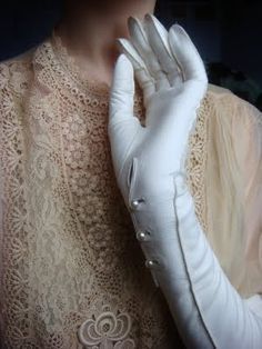 Titanic Fashion, Edwardian Blouse, Morning Suits, Gloves Fashion, Kid Gloves, Opera Gloves, Fashionable Shoes, Long Gloves, Edwardian Era