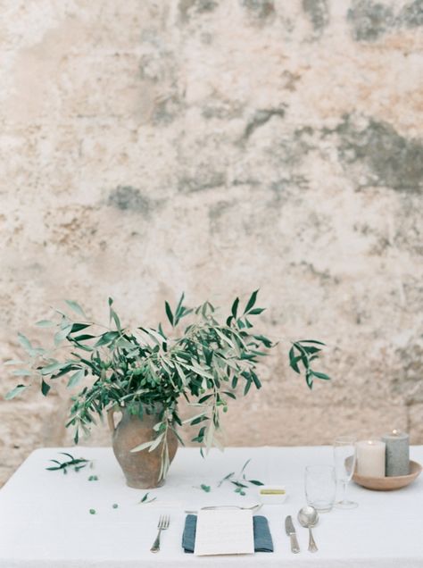 Mini Olive Trees Wedding, Wedding Table Olive Leaves, Olive Leaves Wedding Centerpieces, Olive Leaves Centerpiece, Italian Wedding Bouquet Olive Branches, Simple Tuscan Wedding, Bouquet With Olive Leaves, Simplistic Wedding Decor, Organic Tablescape