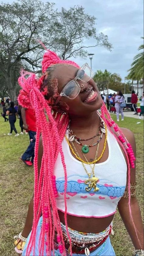 Pink Hair On Dark Skin, Black Girls With Colored Hair, Hair Styls, Pink Hairstyles, Pink Braids, Hair Color For Dark Skin, Pink Hair Color, Rich Auntie, Fire Hair