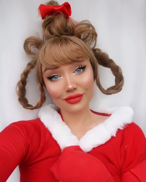 G i n a B o x ♡ on Instagram: “Cindy Lou Who all grown up 😜🎄 who loves the grinch film? One if my faves 😍💚 I actually have Cindy lou whos nose from the side no joke, go…” Nose From The Side, Cindy Lou Hair, Whoville Costumes, Cindy Lou Who Hair, Cindy Lou Who Costume, Whoville Hair, Xmas Costumes, Christmas Dress Up, Cindy Lou Who