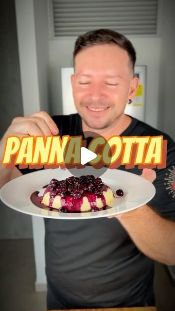 Alejandro Ospina Recetas fáciles on Instagram: "Hacer este postre es otra manera de decir TE AMO

Ingredientes 
400 ml crema de leche
125 ML leche
100 gr azúcar 
1 sobre gelatina sin sabor (7 gr)
Esencia vainilla c/n 

#pannacotta #panacota #postres" Vanilla Panacotta, Leche Flan Aesthetic, Vanilla Bean Panna Cotta, Natasha’s Kitchen Panna Cotta, On Instagram