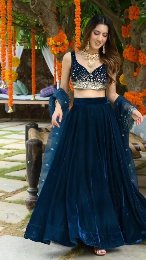 Velvet Designer Lehenga, Combination With Sea Green Colour Suit, Dark Blue Velvet Lehenga, Plan Lehenga Design, Blue Choli Designs, Dark Blue Lehenga Designs, Royal Blue Velvet Lehenga, Velvet Choli Designs, Velvet Indian Outfits Party Wear